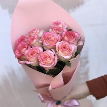 Букет 11 розово-белых роз